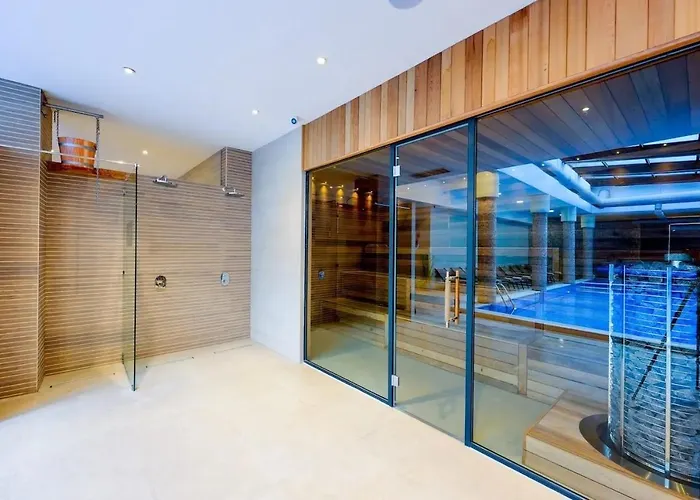 650m In&out - - Free And Parking